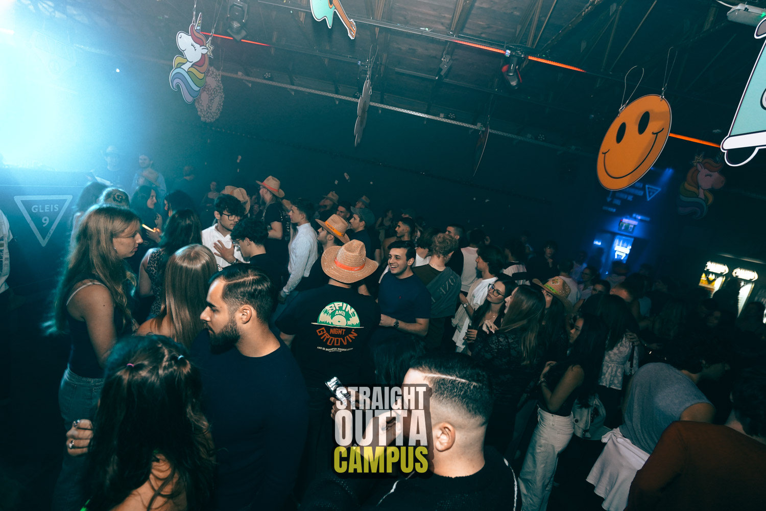 Straight Outta Campus Foto 7