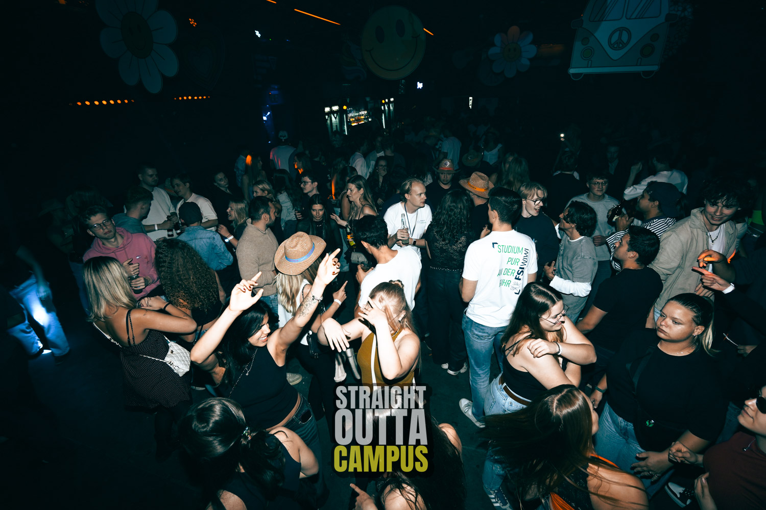 Straight Outta Campus Foto 35