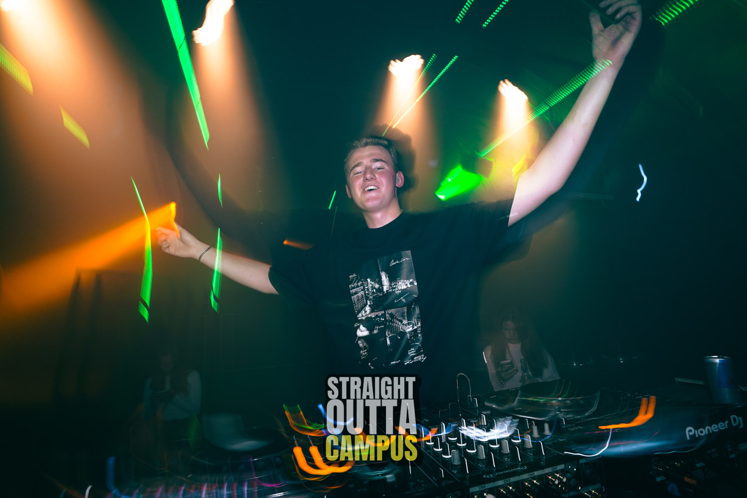 Straight Outta Campus Foto 40