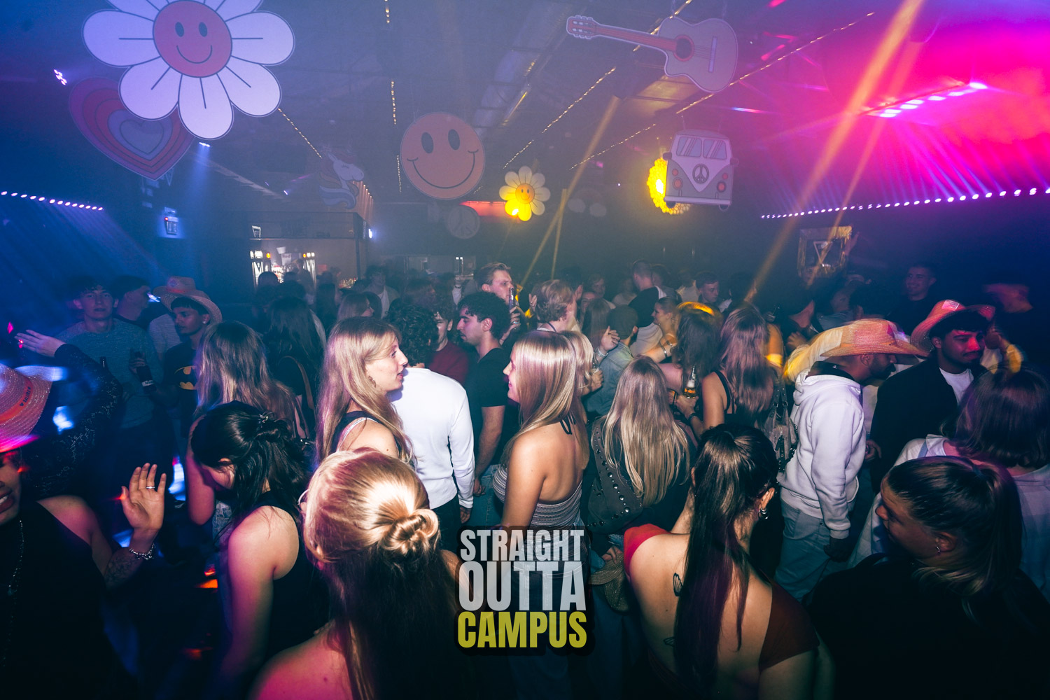 Straight Outta Campus Foto 47