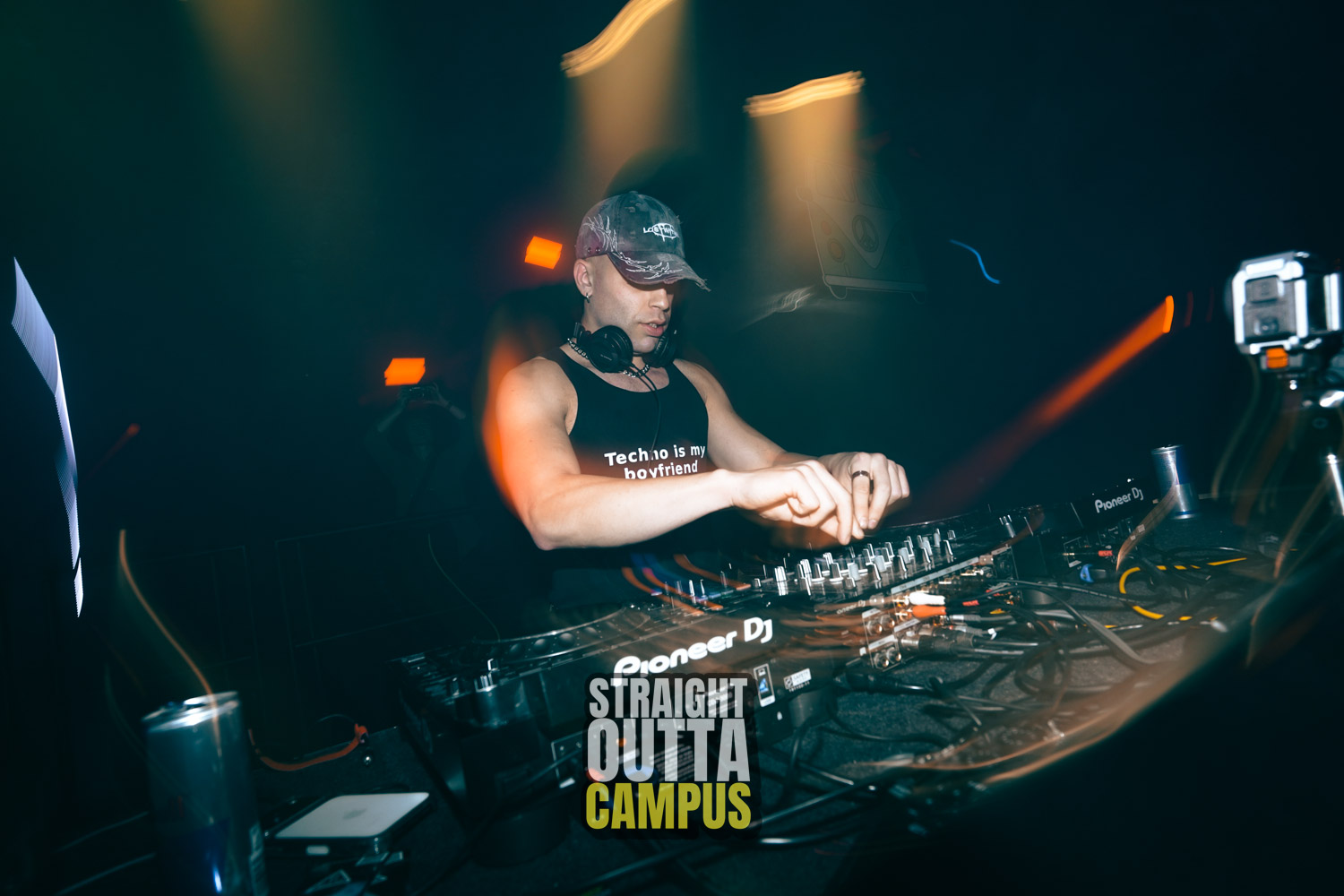 Straight Outta Campus Foto 58