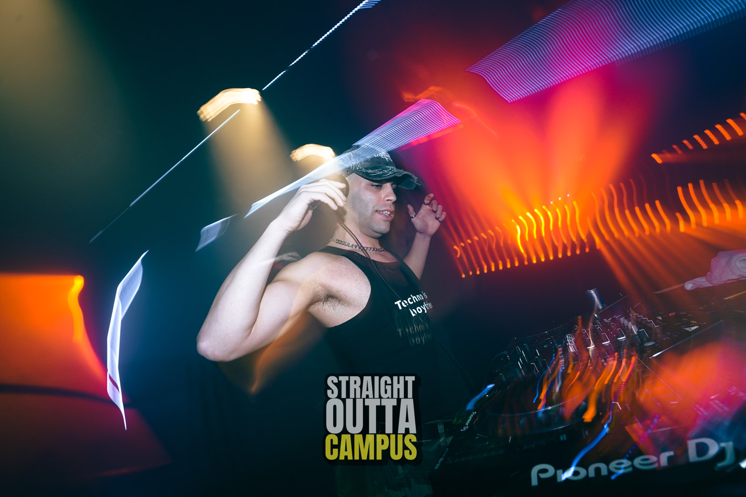 Straight Outta Campus Foto 59